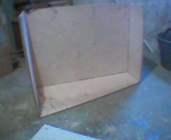 004 skrecona skrzynka stoi.jpg